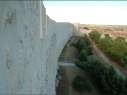 Tramo de la  muralla desde la explanada del Castillo a la torre de Las Cuevas después de su restauración. 