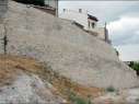 Muralla y contramuralla del segundo recinto junto a la calle de las Cuevas. Estado después de su restauración.